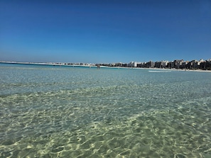 Unclassified image, 3 of 50, button - AP com 2 Suítes na Praia do Forte Malibu (Cabo Frio)