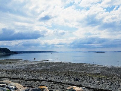 Oceanfront Gem: Walk to Beach & Mountain Views