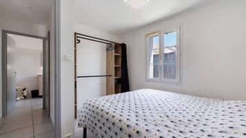 WiFi, bed sheets