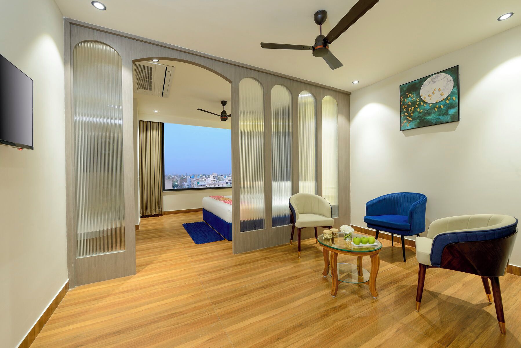 Executive Suite, City View | Desk, laptop workspace, iron/ironing board (on request), free WiFi