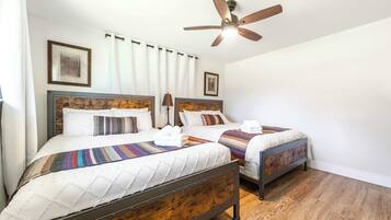 3 bedrooms, iron/ironing board, WiFi, bed sheets