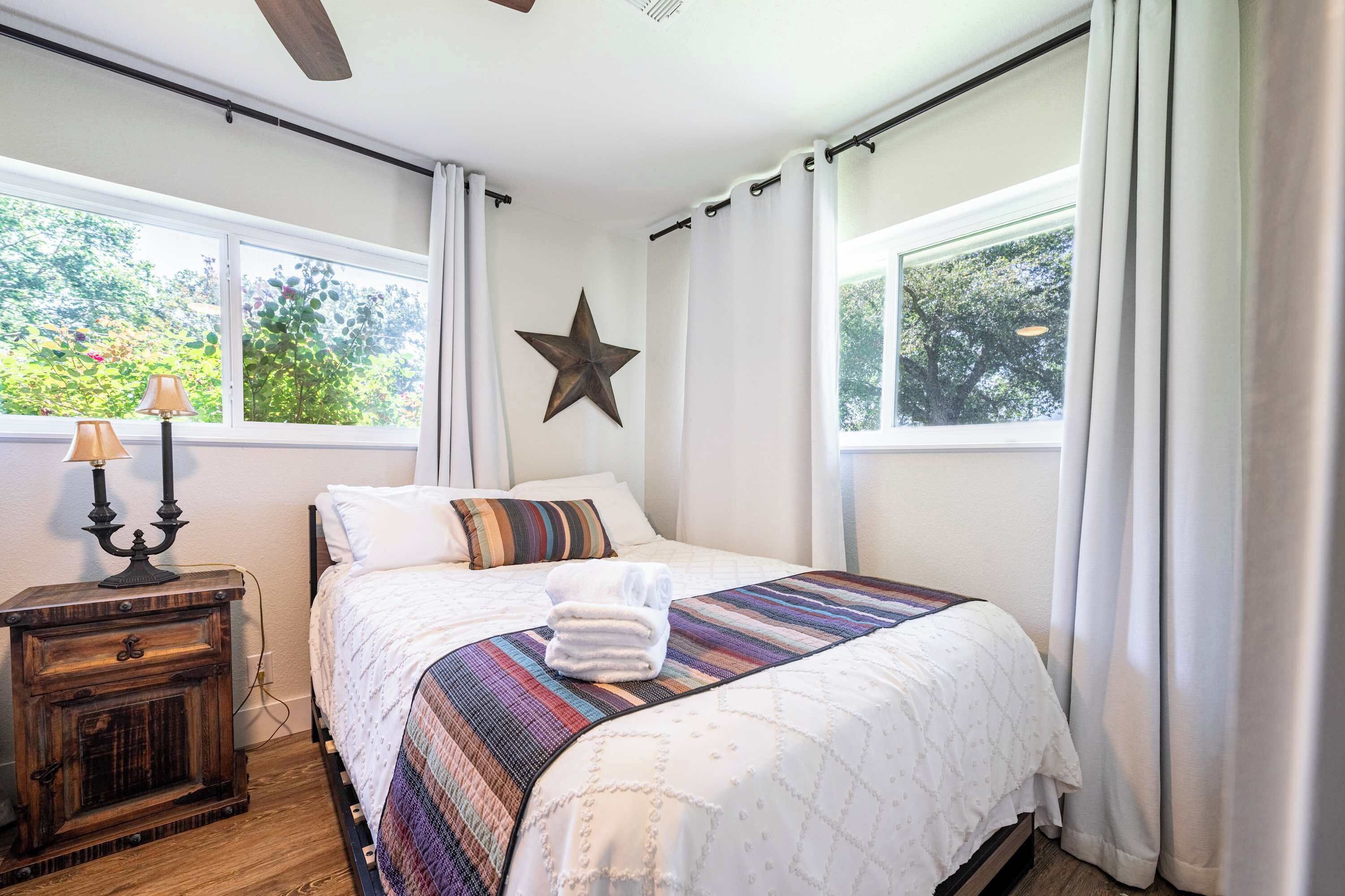 3 bedrooms, iron/ironing board, WiFi, bed sheets