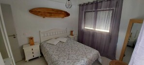 Iron/ironing board, WiFi, bed sheets