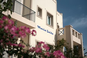 Exterior detail - Apartment 'Maria Suite 2' with Sea View, Wi-Fi and Air Conditioning (Mirtos)