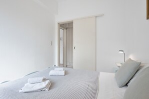 WiFi, bed sheets
