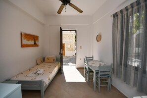 Dining - Apartment 'Classic Corner  No 2' with Wi-Fi and Air Conditioning (Ierapetra)