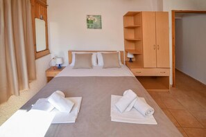 WiFi, bed sheets - Studio Apartment 'Deluxe Terrace  No 5' with Sea View, Wi-Fi and Air Conditioning (Ierapetra)
