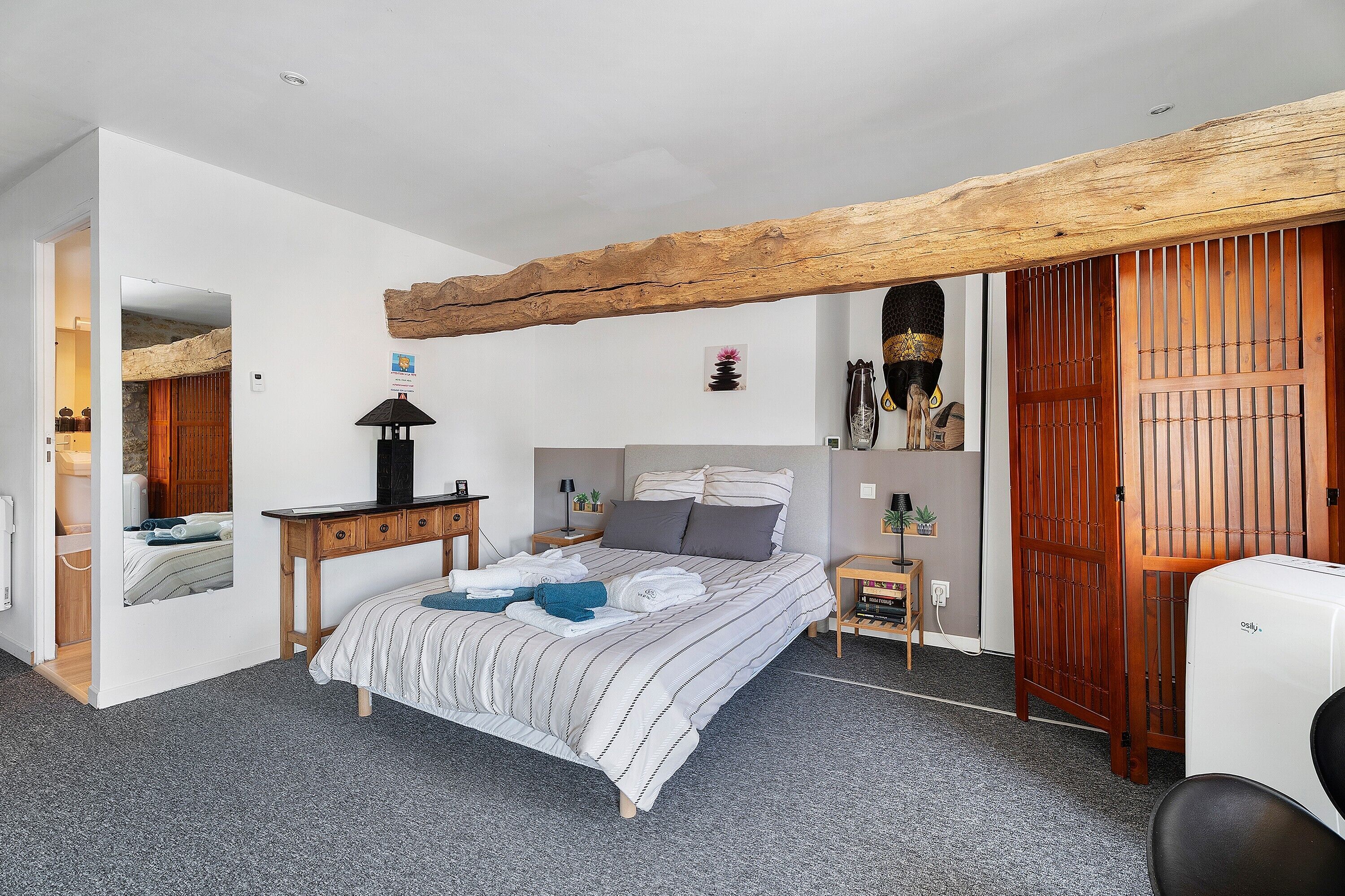 Iron/ironing board, WiFi, bed sheets