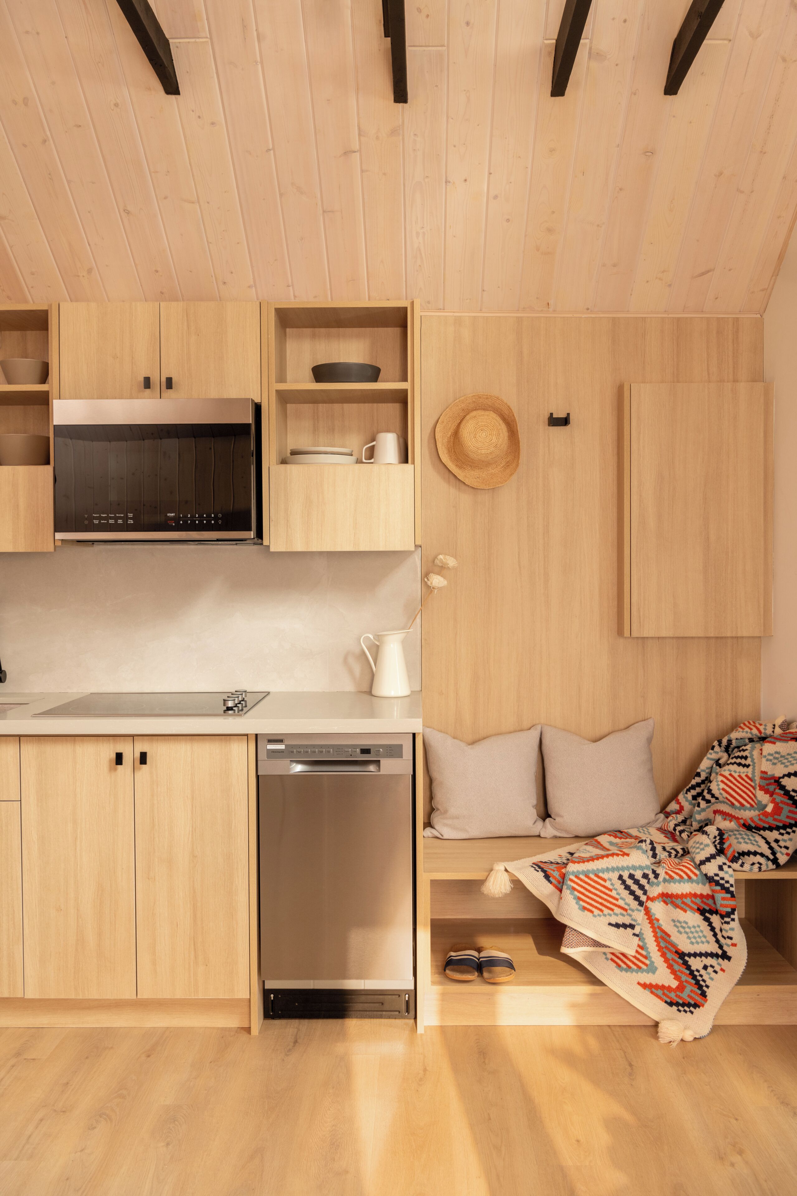 Full-size fridge, microwave, stovetop, dishwasher