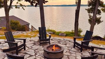 Chalet rustique Deluxe, vue sur le lac | Terrasse/patio