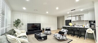 Spacious Luxury Home of 8 bedroom in Menangle Park