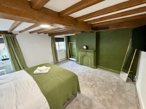 标准双人房或双床房, 独立浴室 | 遮光窗帘、熨斗/熨板、免费 WiFi