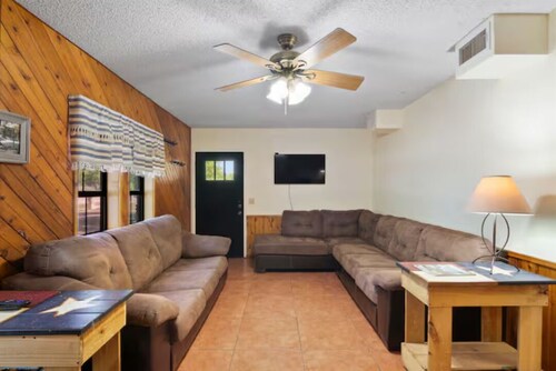 Villa 1: Pool & Short Walk to the Frio River