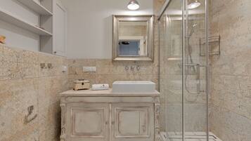 Familienapartment, Balkon | Badezimmer