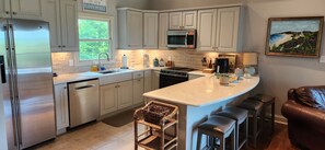 Fridge, microwave, oven, stovetop - Lake Front on the Cliff Guest House - Jaw Dropping View (Friendsville)