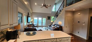 Smart TV - Lake Front on the Cliff Guest House - Jaw Dropping View (Friendsville)