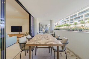 Outdoor dining - Brand new stunning Ground Floor Flat for Rent in Prime Location (Lagos)
