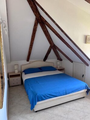 Desk, laptop workspace, iron/ironing board, free WiFi - Tetka Apartments (Kotor)