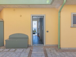 Interior - EnjoyIseoLake - Modigliani (Parzanica)