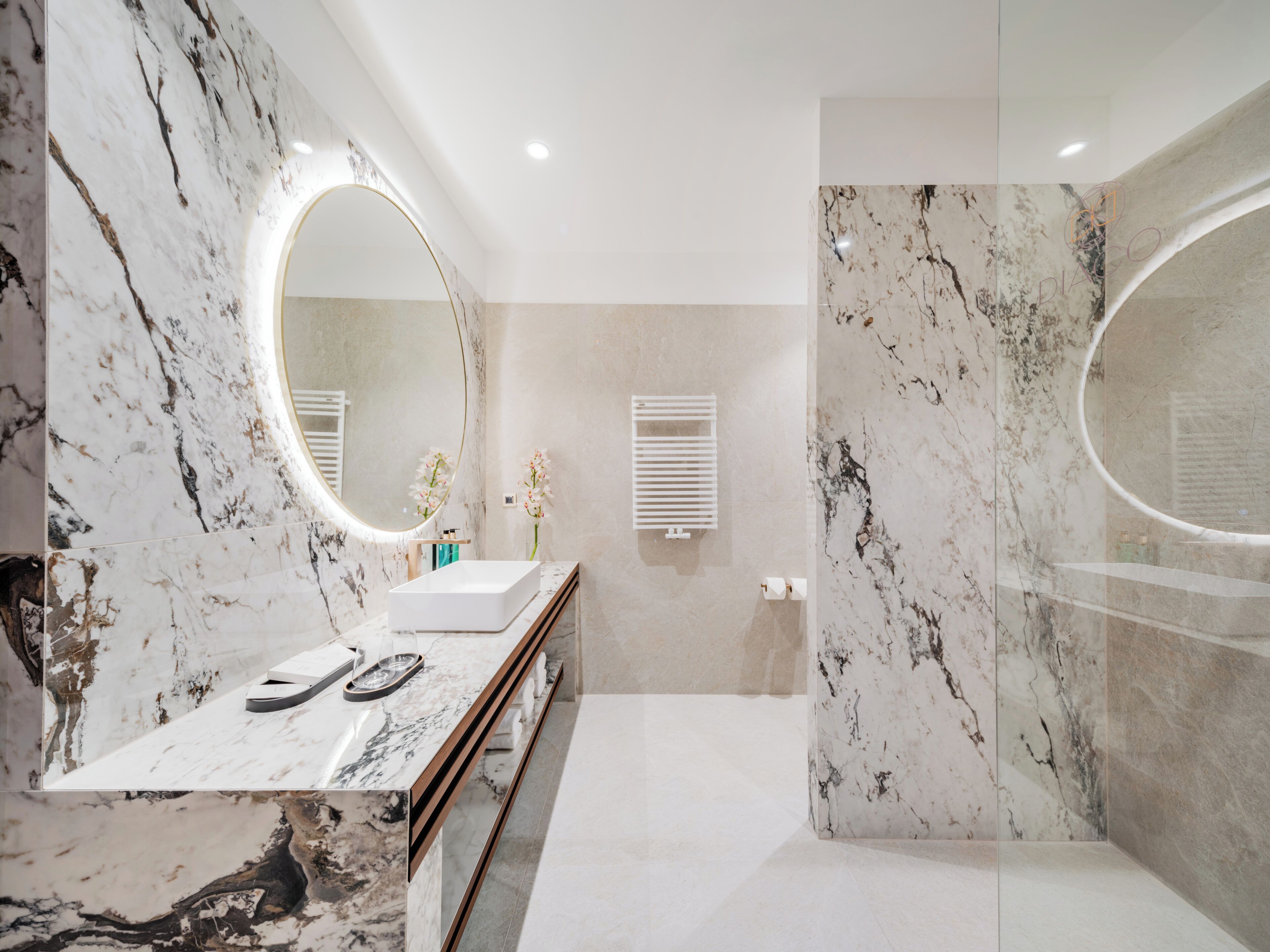 Superior Double Room - City View | Bathroom | Shower, hair dryer, bathrobes, slippers