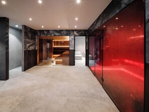 Sauna, tina de hidromasaje, baño de vapor y masajes