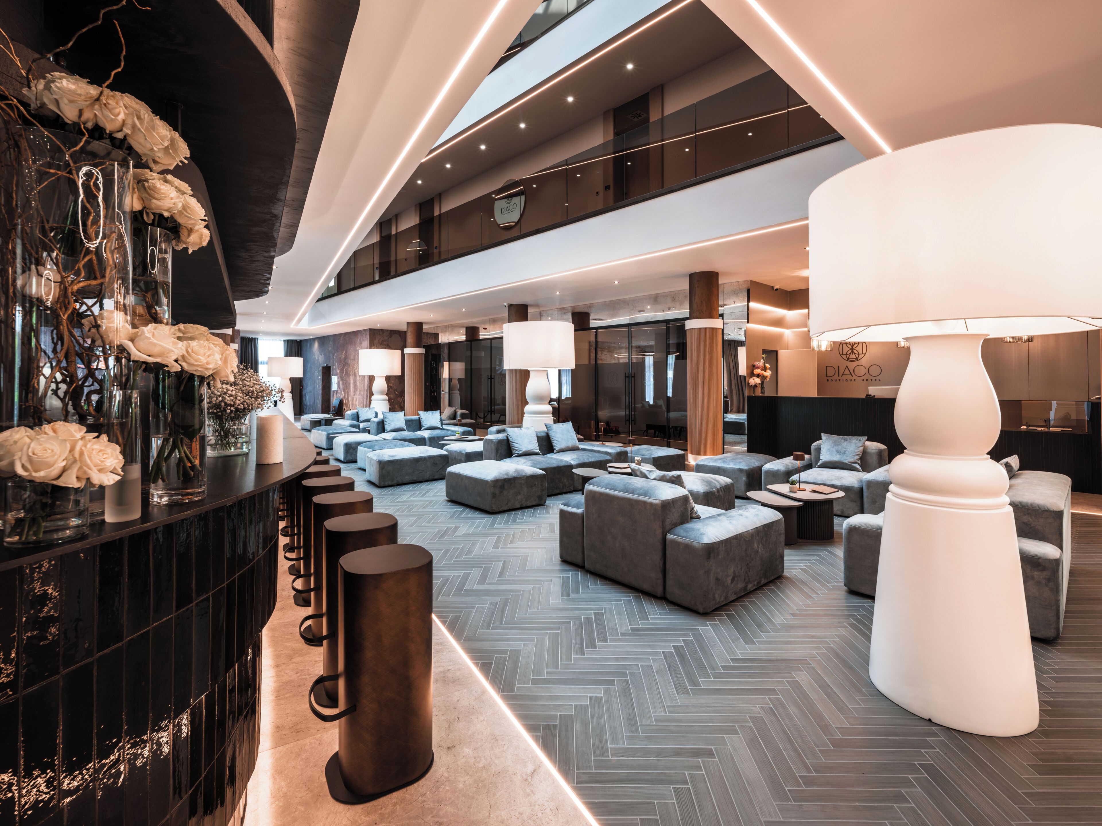 Lobby lounge