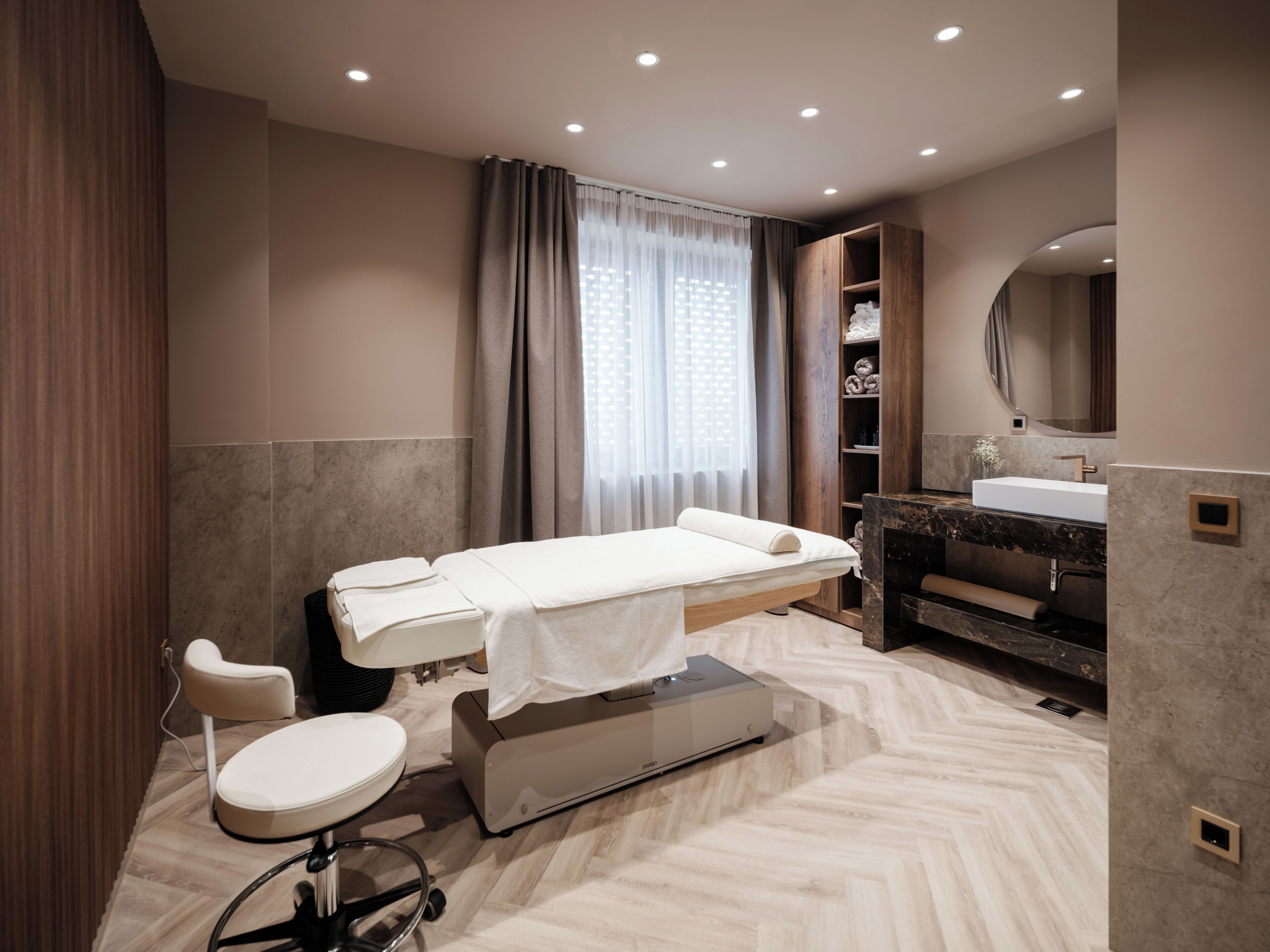 Sauna, hot tub, ruang uap, dan pijat