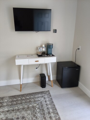 Adorable Studio #1 stunning bay views inside Fort Morgan RV Park