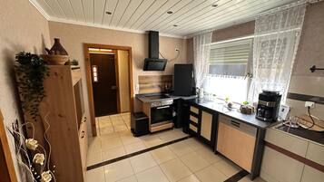 Kühlschrank, Ofen, Herdplatte, Geschirrspüler