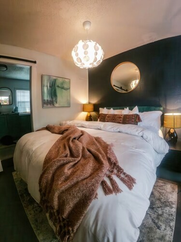Cozy House - 1 Bedroom with Private Bathroom