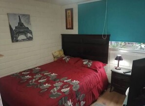 Iron/ironing board, internet, bed sheets - HOSTAL LUDAV SPA
Es un spacious 5-bedroom house in serene Temuco with AC (Temuco)