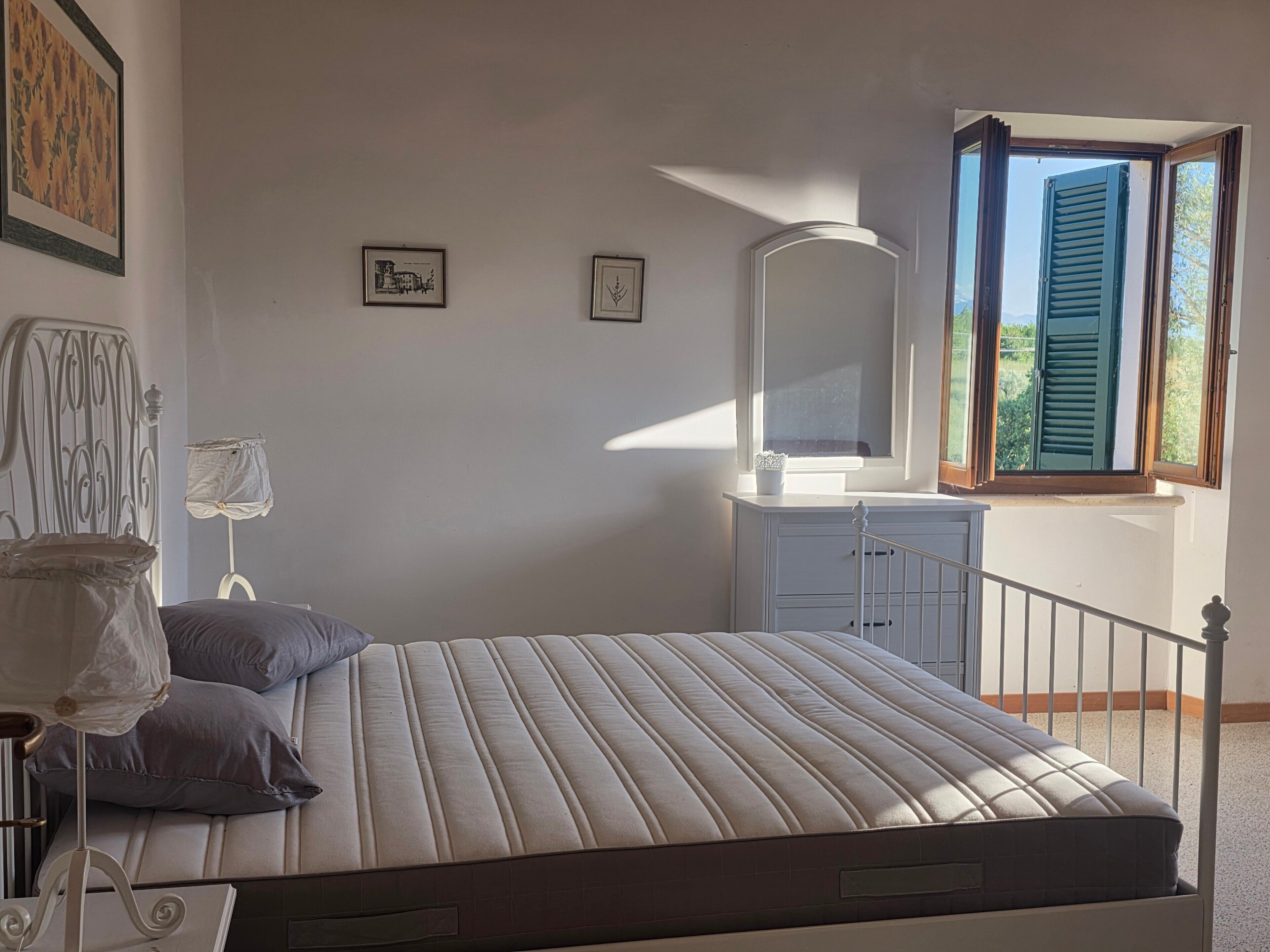 4 bedrooms, WiFi, bed sheets