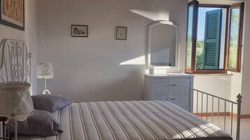 4 bedrooms, WiFi, bed sheets