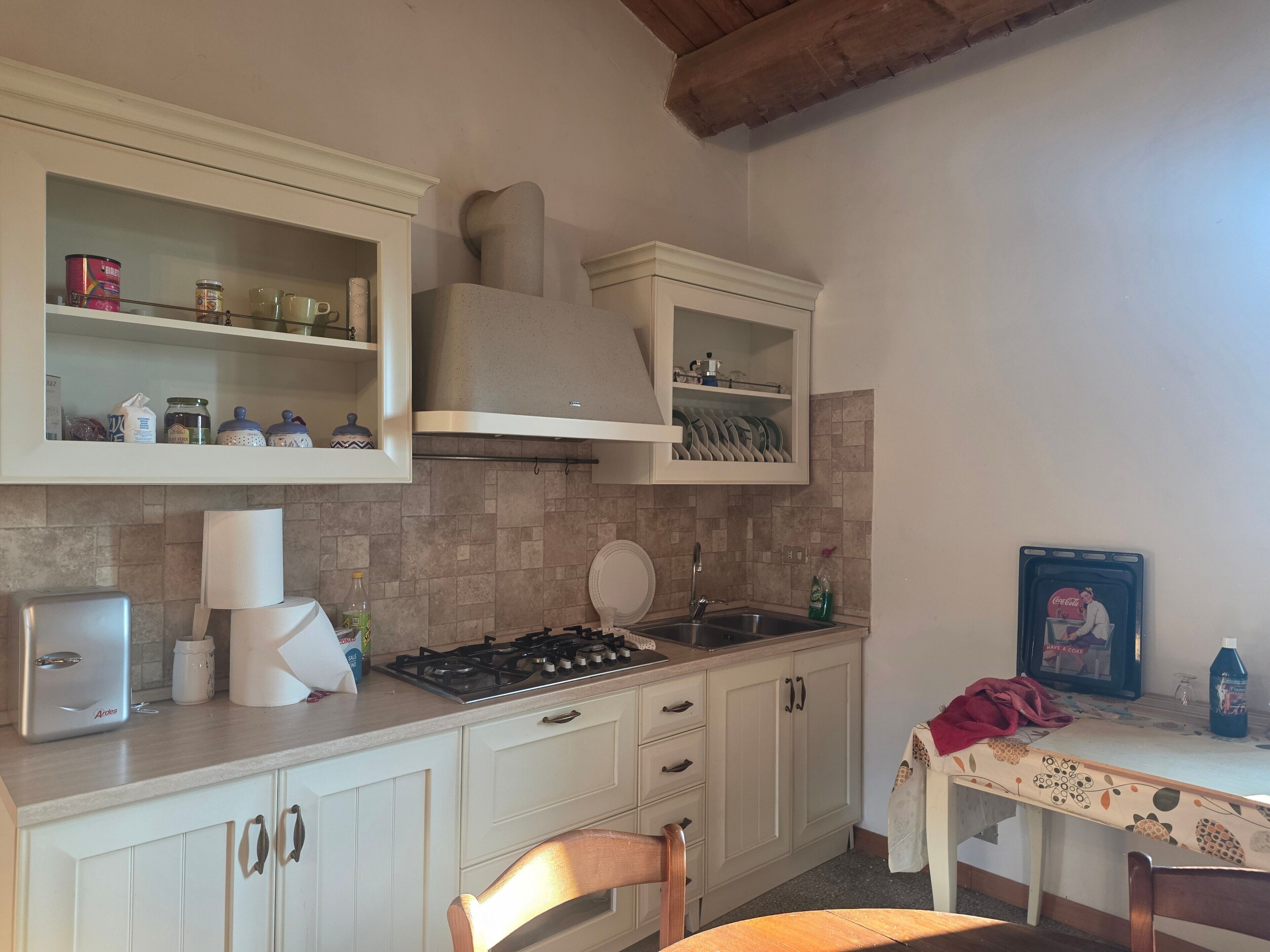 Fridge, oven, stovetop, electric kettle