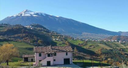 Casa Vincenza: Country House with Mountain View and Private Garden