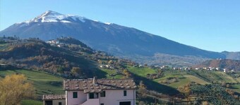 Casa Vincenza: Country House with Mountain View and Private Garden