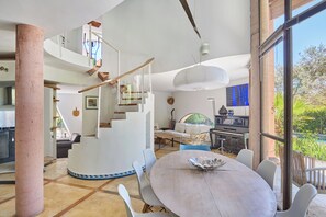 Dining - Vrbo Property (Aix-en-Provence)