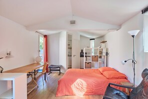 Iron/ironing board, WiFi, bed sheets - Vrbo Property (Aix-en-Provence)