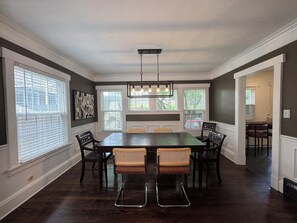 Dining - Charming 3-Bedroom House in KC - 15 Mins from World Cup Stadium (Kansas City)