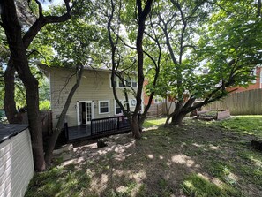 Exterior - Charming 3-Bedroom House in KC - 15 Mins from World Cup Stadium (Kansas City)