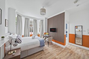 Room - Stylish Bright Studio Near Barons Court Tube (LONDON)