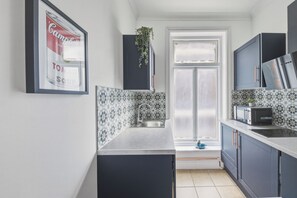 Private kitchen - Stylish Bright Studio Near Barons Court Tube (LONDON)