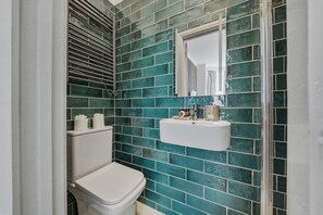 Bathroom - Stylish Bright Studio Near Barons Court Tube (LONDON)