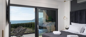 Villa Serenity, heated pool, jacuzzi, sea view