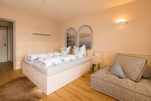 Chambre Double, balcon, vue lac | Wi-Fi gratuit, draps fournis