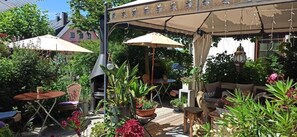 Outdoor dining - B&B Fischerstüble - adults only (Hagnau)