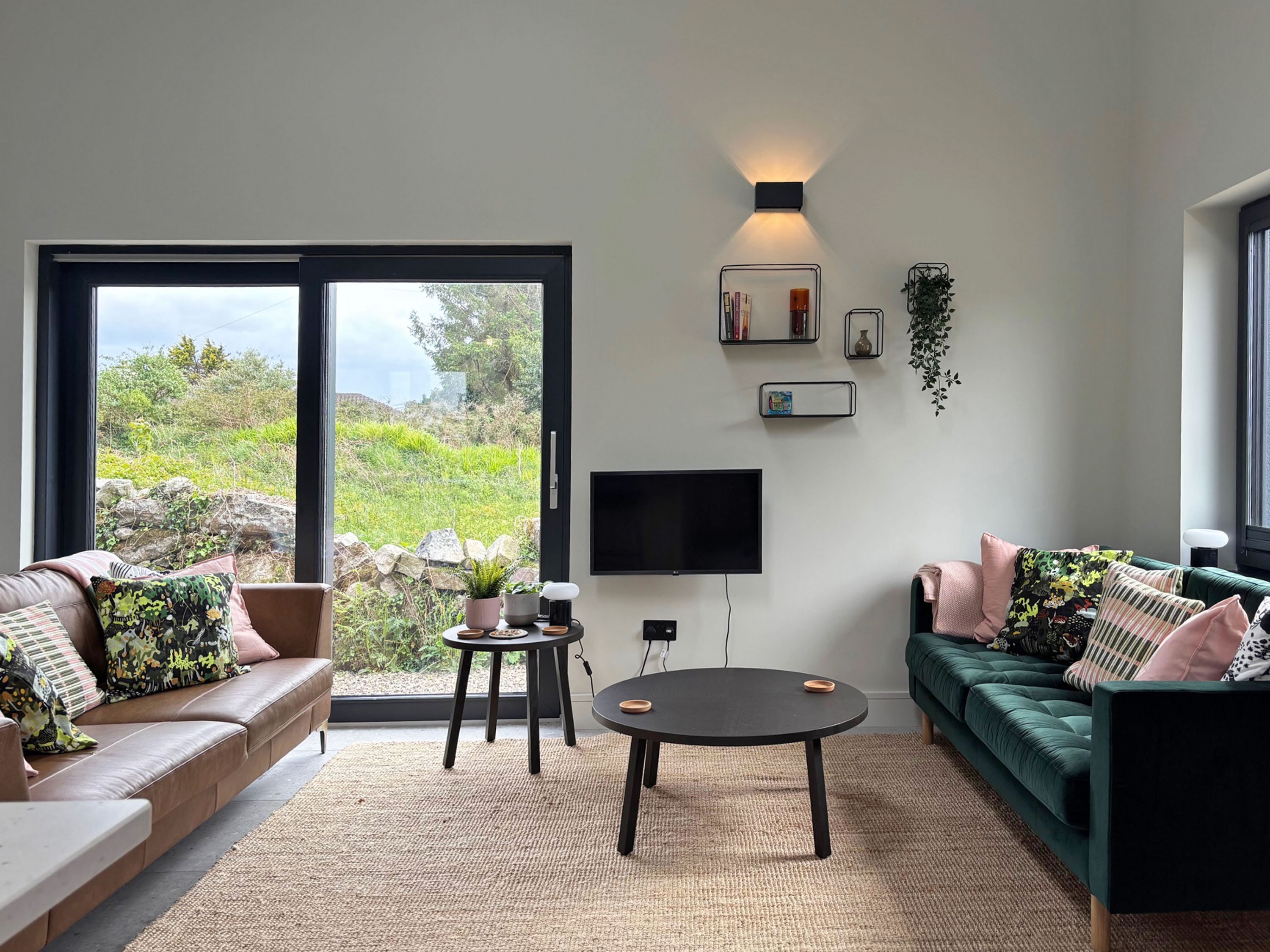 Cottage 505 - Roundstone - Sleeps 8 Guests  In 4 Bedrooms - Mayo