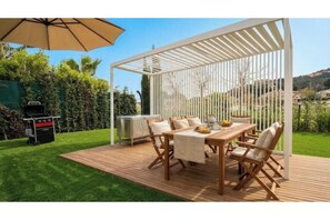 Outdoor dining - Can Amaní, luxury villa (Girona)