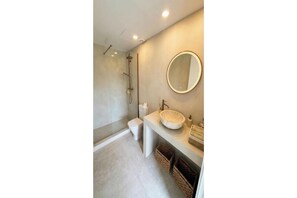Bathroom - Can Amaní, luxury villa (Girona)