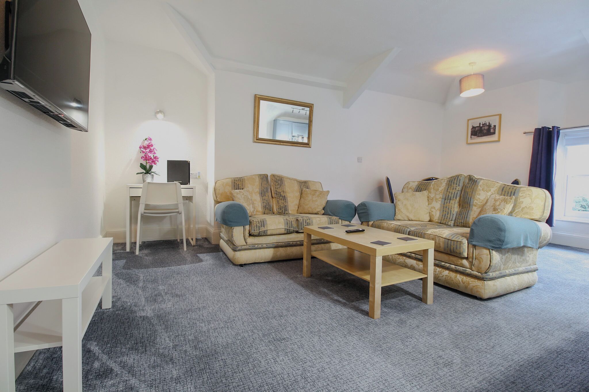Superior Apartment, 2 Bedrooms, Non Smoking, Pets Not Allowed | Living area